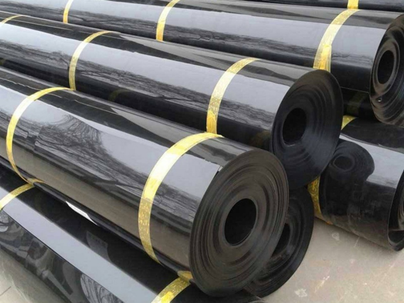 HDPE 土工膜與 EVA 土工膜性能對(duì)比 不同工程場(chǎng)景怎么選